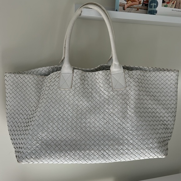 Bottega Veneta White Cabat Tote - Picture 10 of 13